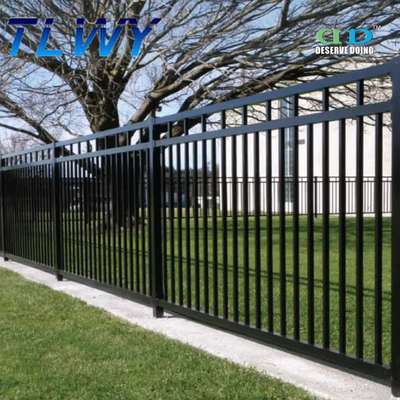 ألواح السياج المصنوعة من الحديد المطاوع ISO9001 1.8x2.4m مجمعة بسهولة