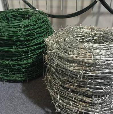 15mm-30mm سياج الأسلاك الشائكة المجلفنة 5-50 كجم لفة